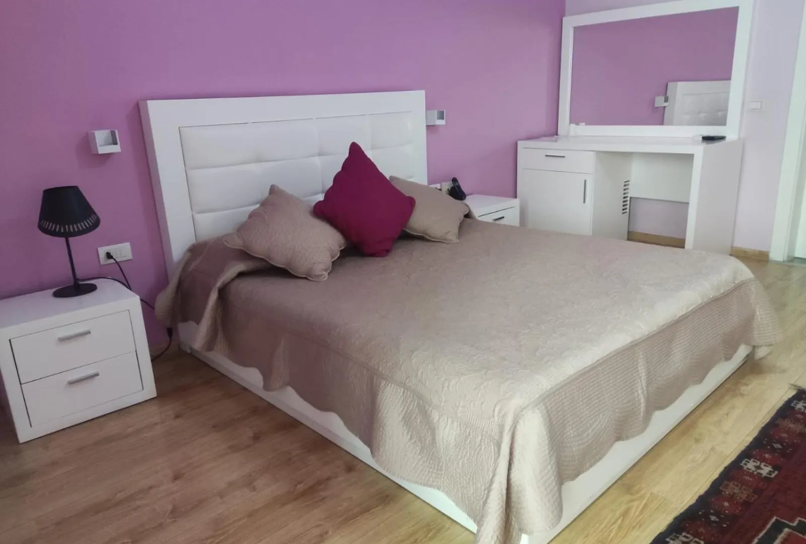 Hotel & Restaurant White City Берат 3*,